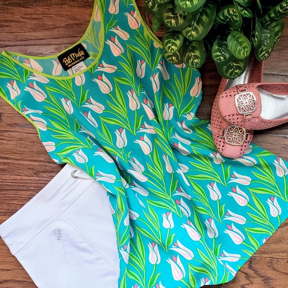 Bob Mackie Tops - EUC - Bob Mackie Sleeveless Wearable Art Tank Top